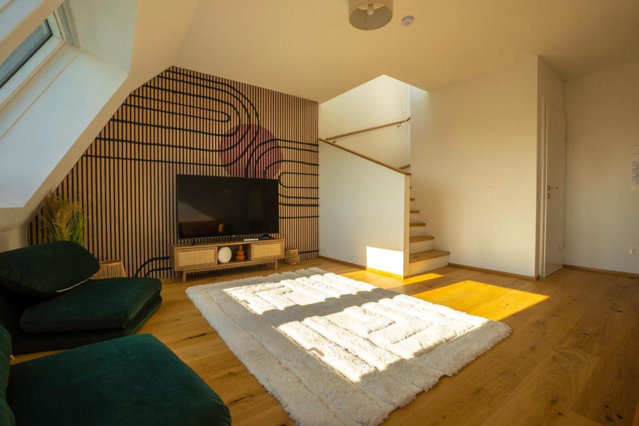 Orestaliving - Penthouse In 2nd District With View Viena